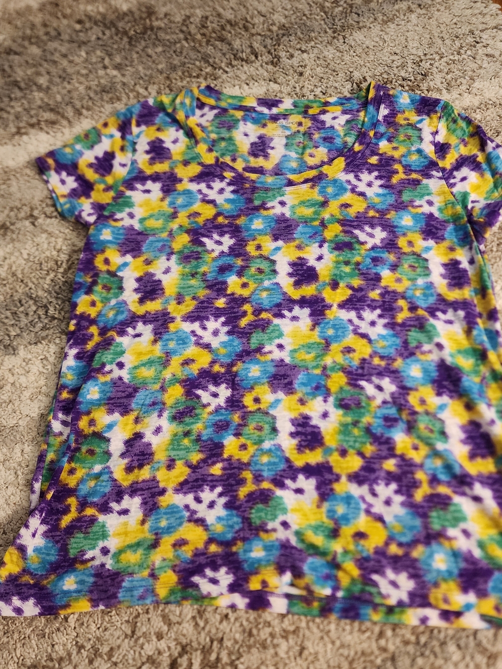 Vibrant Floral Short Sleeve Tee — Multicolor. Pit - Pit 22"